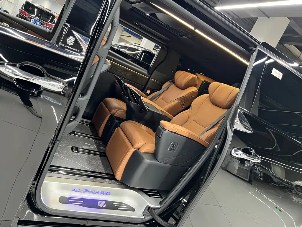 Toyota Alphard — миниатюра 11