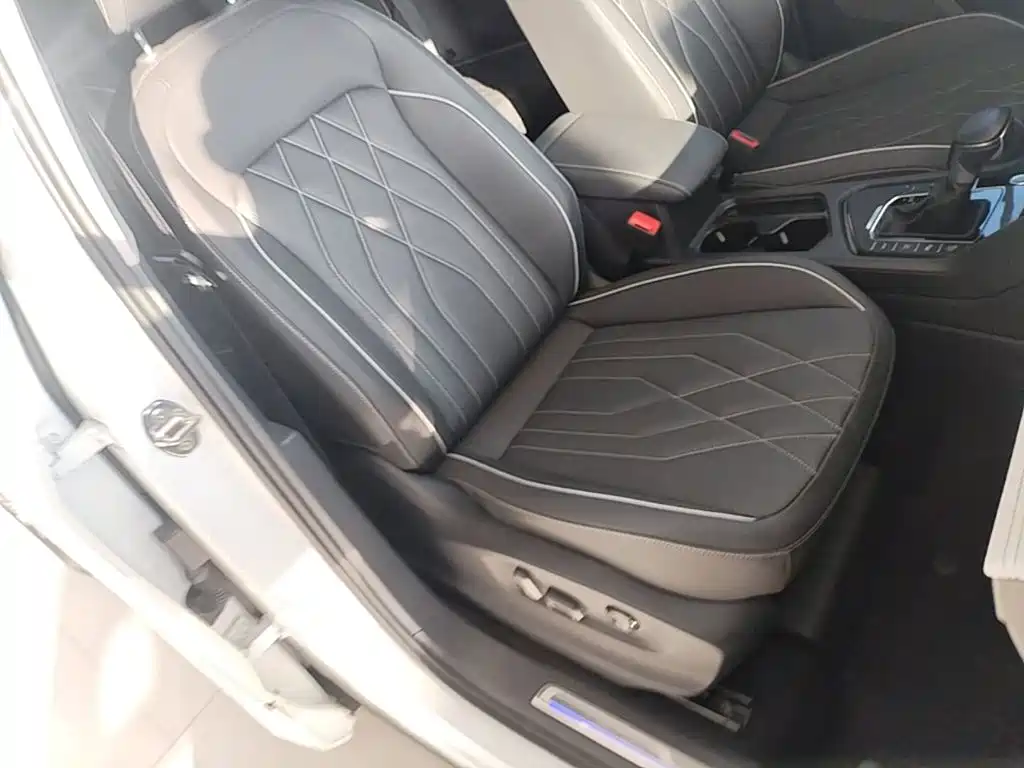 Volkswagen Tiguan L PHEV — миниатюра 25