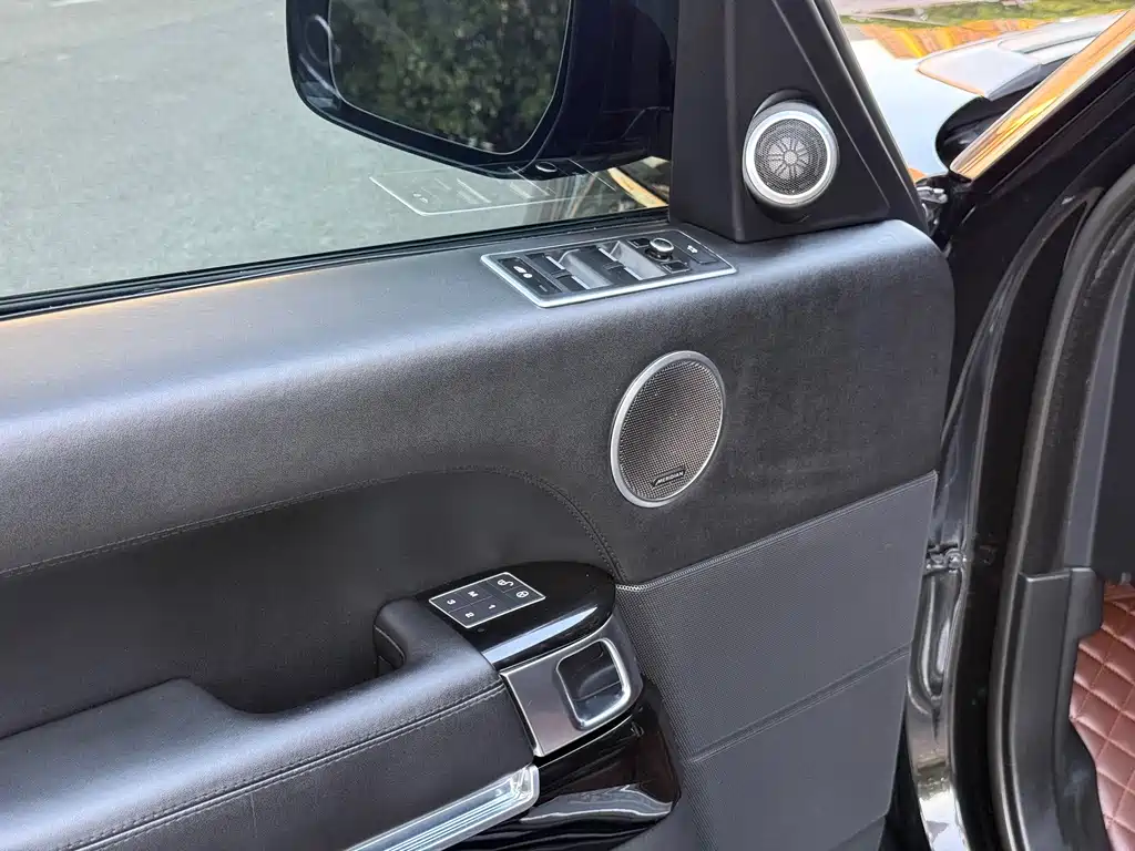 Land Rover Range Rover — миниатюра 5