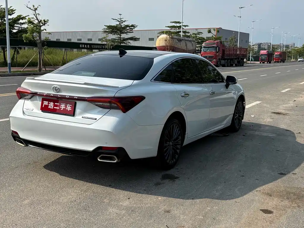 Toyota Avalon — миниатюра 8
