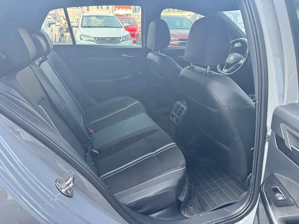 Volkswagen Golf — миниатюра 13