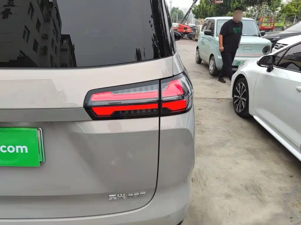 Wuling Xingguang 730 New Energy — миниатюра 8