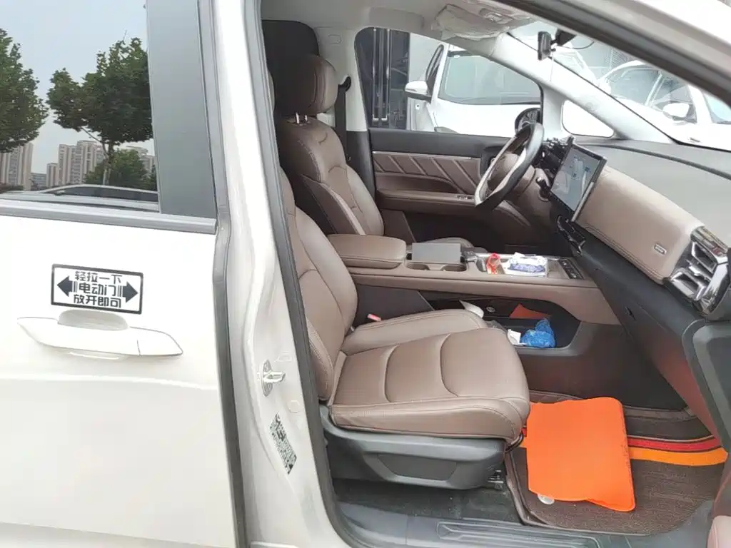 Wuling Xingguang 730 New Energy — миниатюра 25