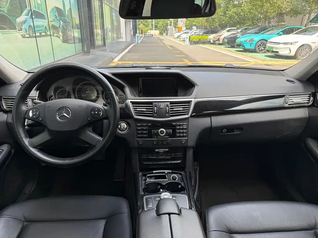 Mercedes-Benz E-Class — миниатюра 6