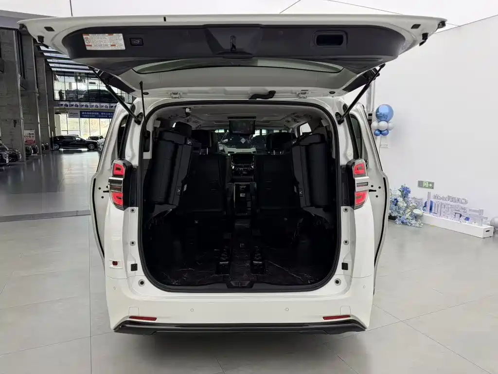 Toyota Vellfire — миниатюра 10