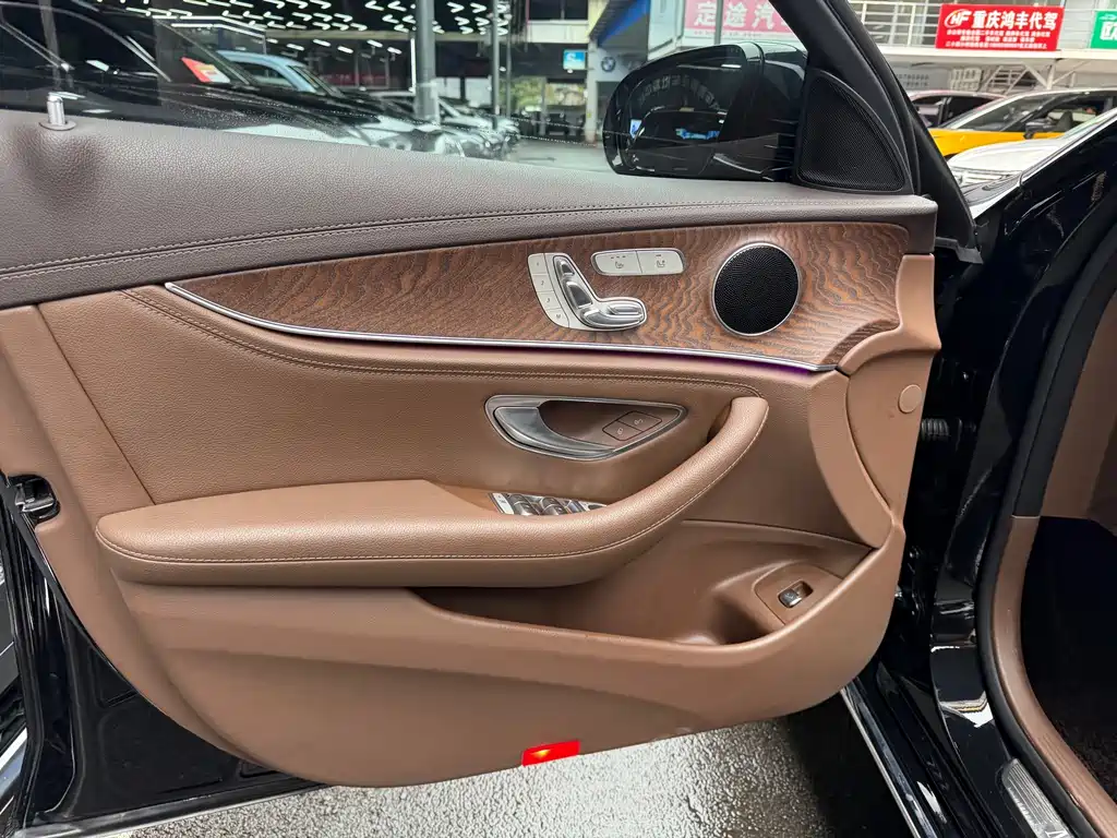 Mercedes-Benz E-Class — миниатюра 12