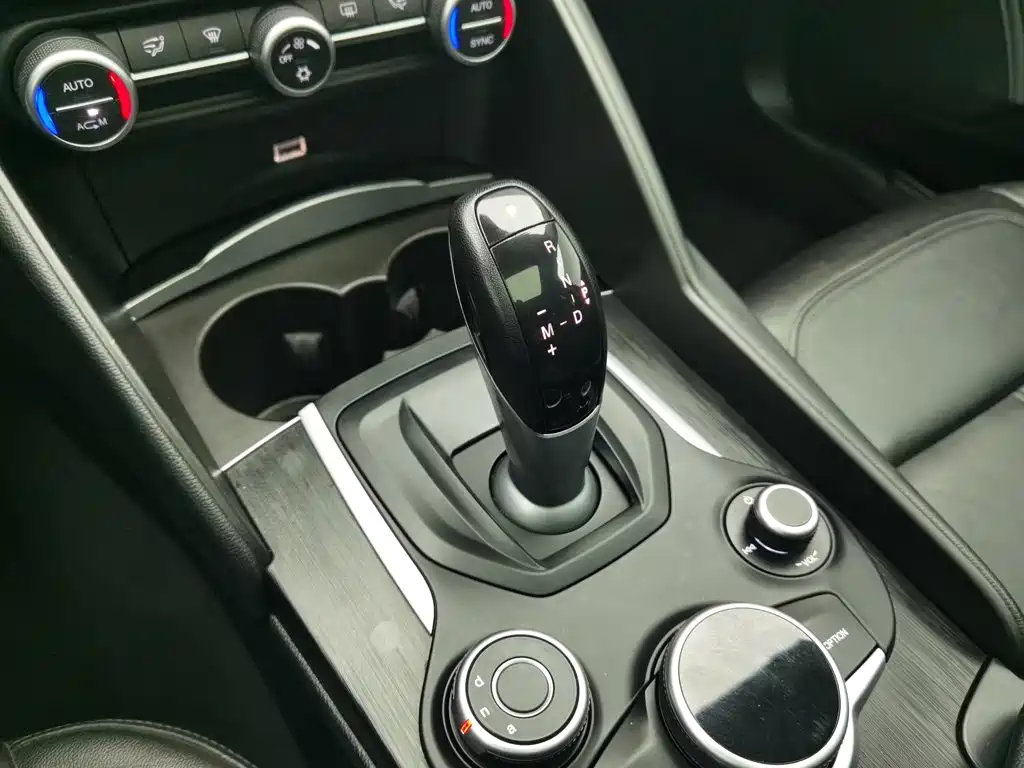 Alfa Romeo Giulia — миниатюра 13