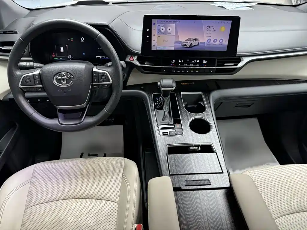 Toyota Granvia — миниатюра 14