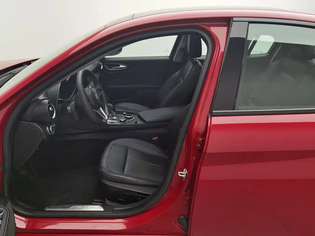 Alfa Romeo Giulia — миниатюра 10