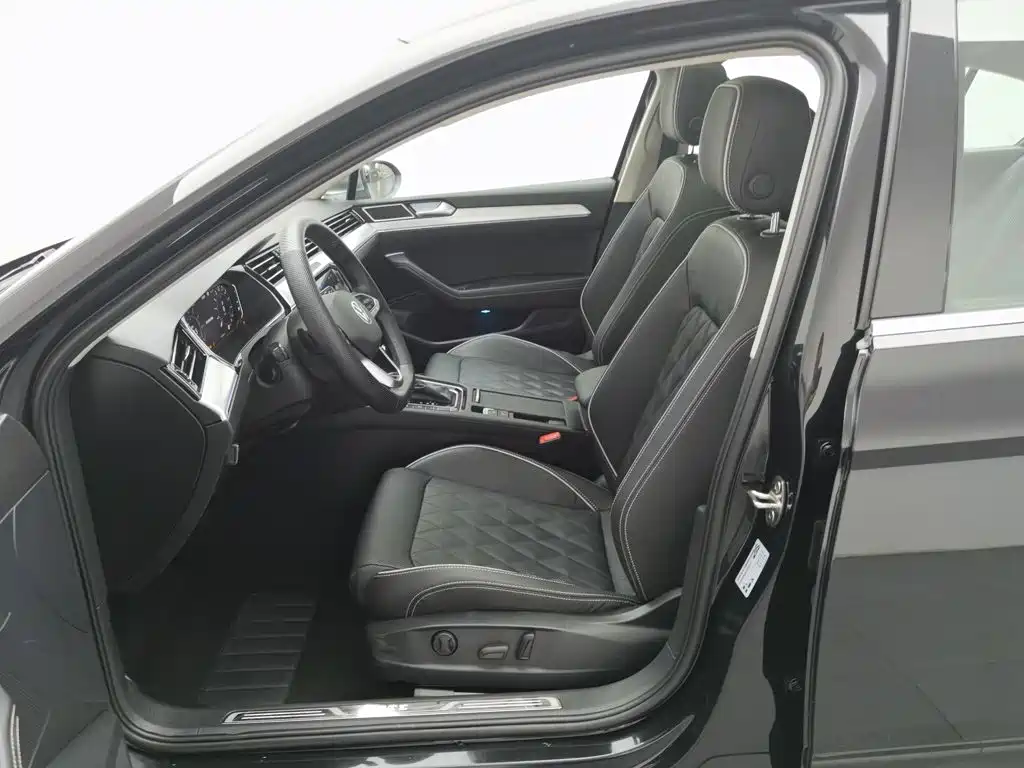 Volkswagen Magotan PHEV — миниатюра 10