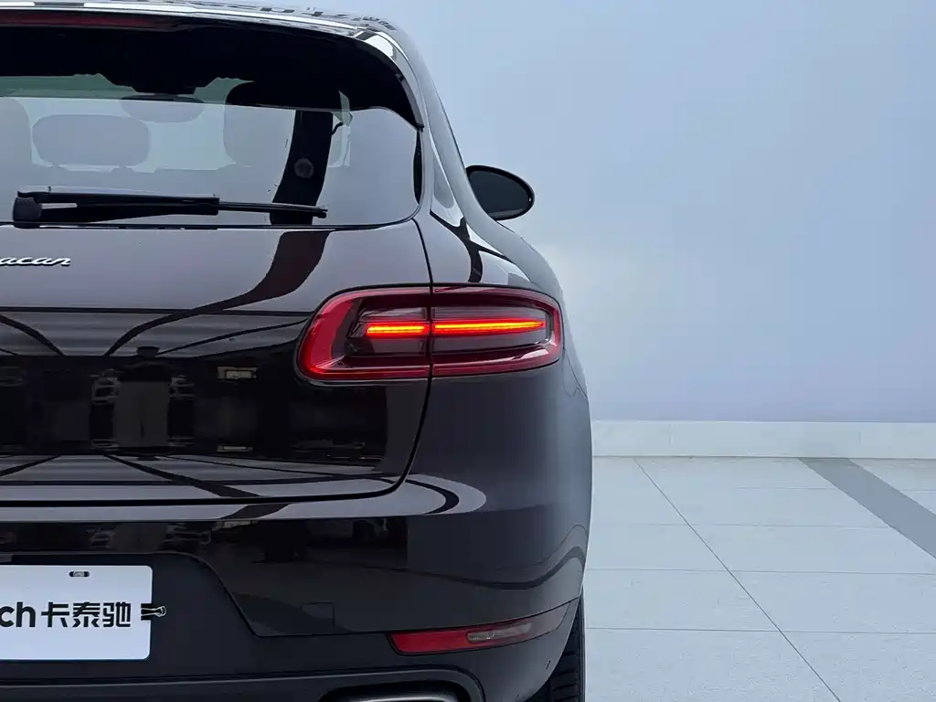 Porsche Macan — миниатюра 3