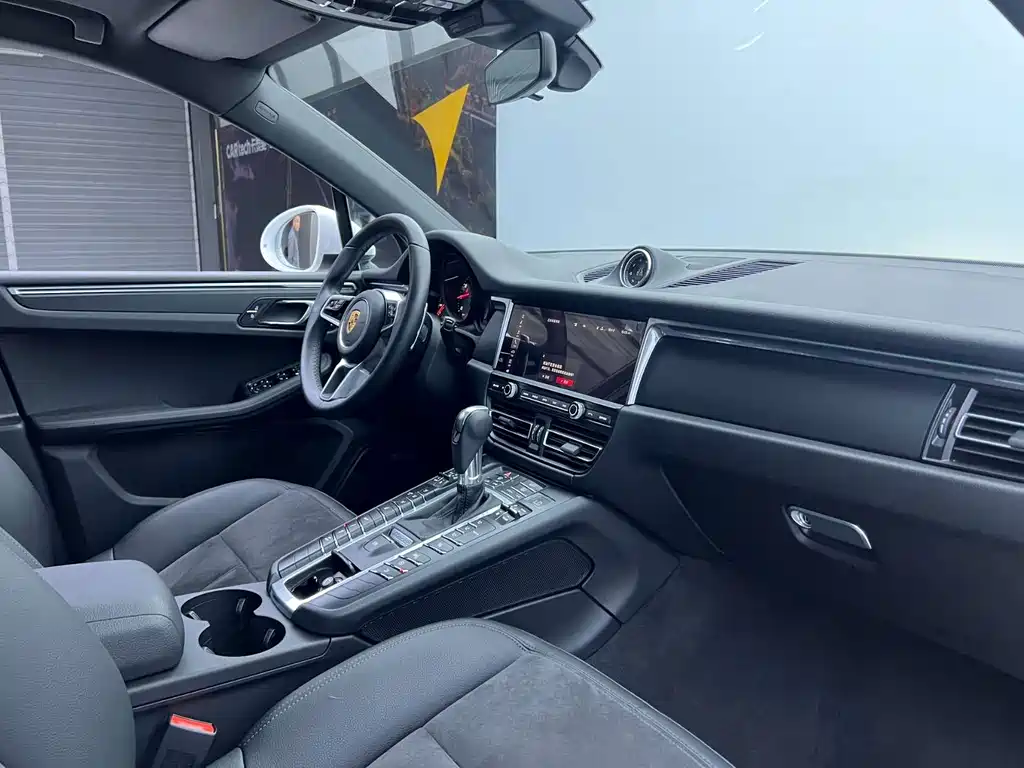 Porsche Macan — миниатюра 9