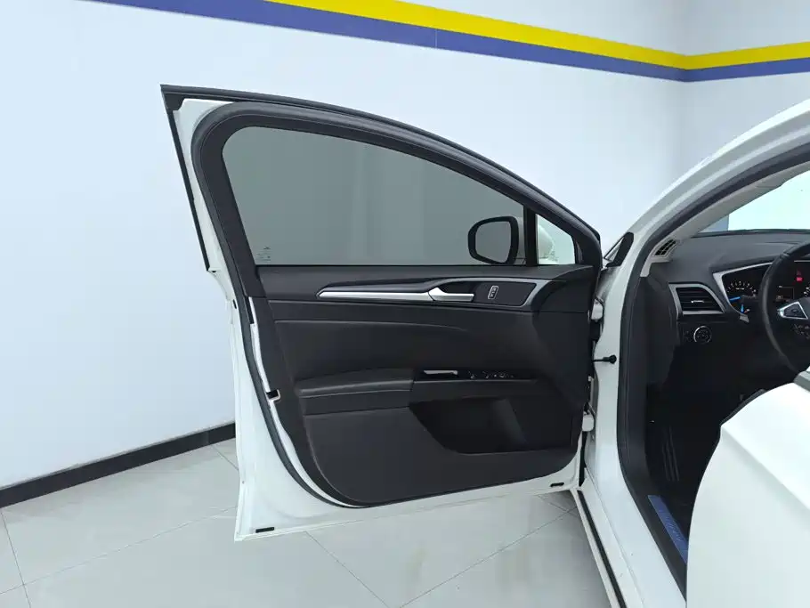 Ford Mondeo — миниатюра 7