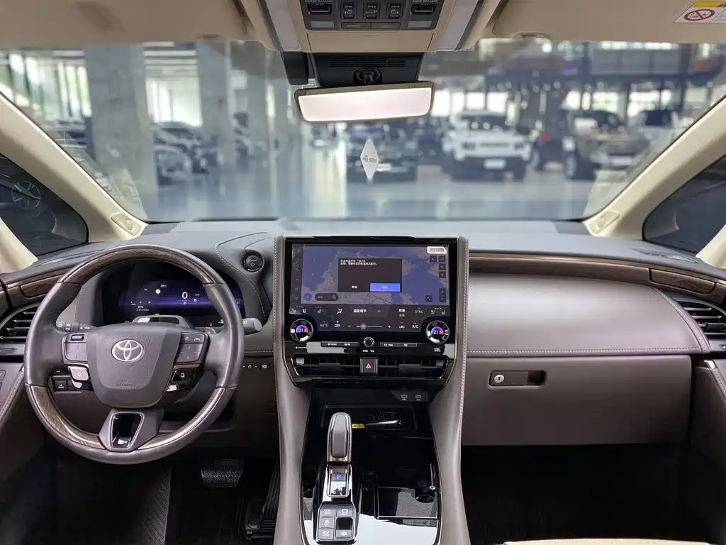 Toyota Alphard — миниатюра 15