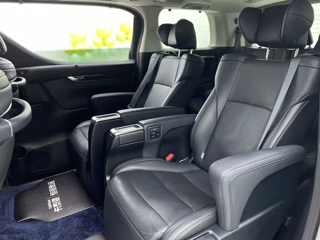 Toyota Vellfire — миниатюра 20