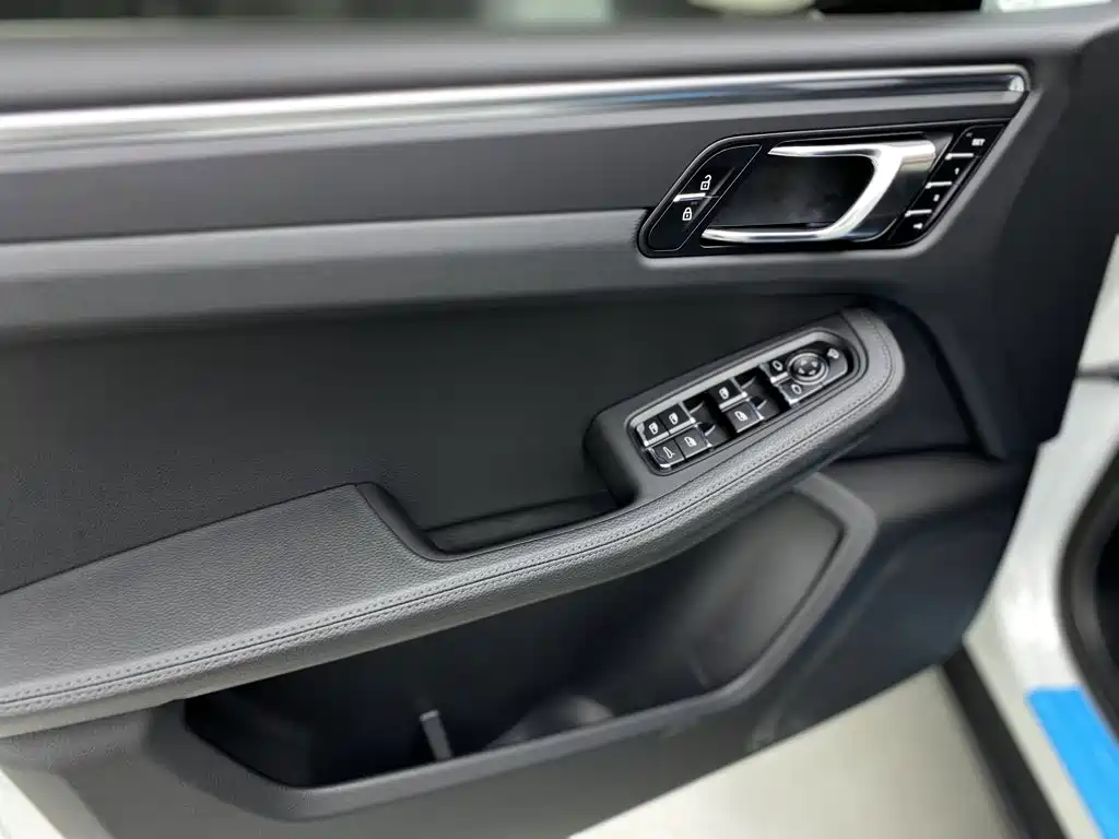 Porsche Macan — миниатюра 18