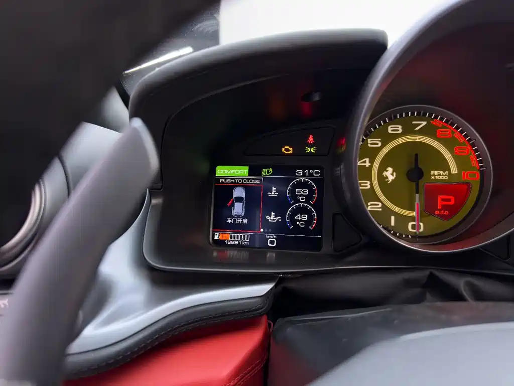Ferrari GTC4Lusso — миниатюра 18