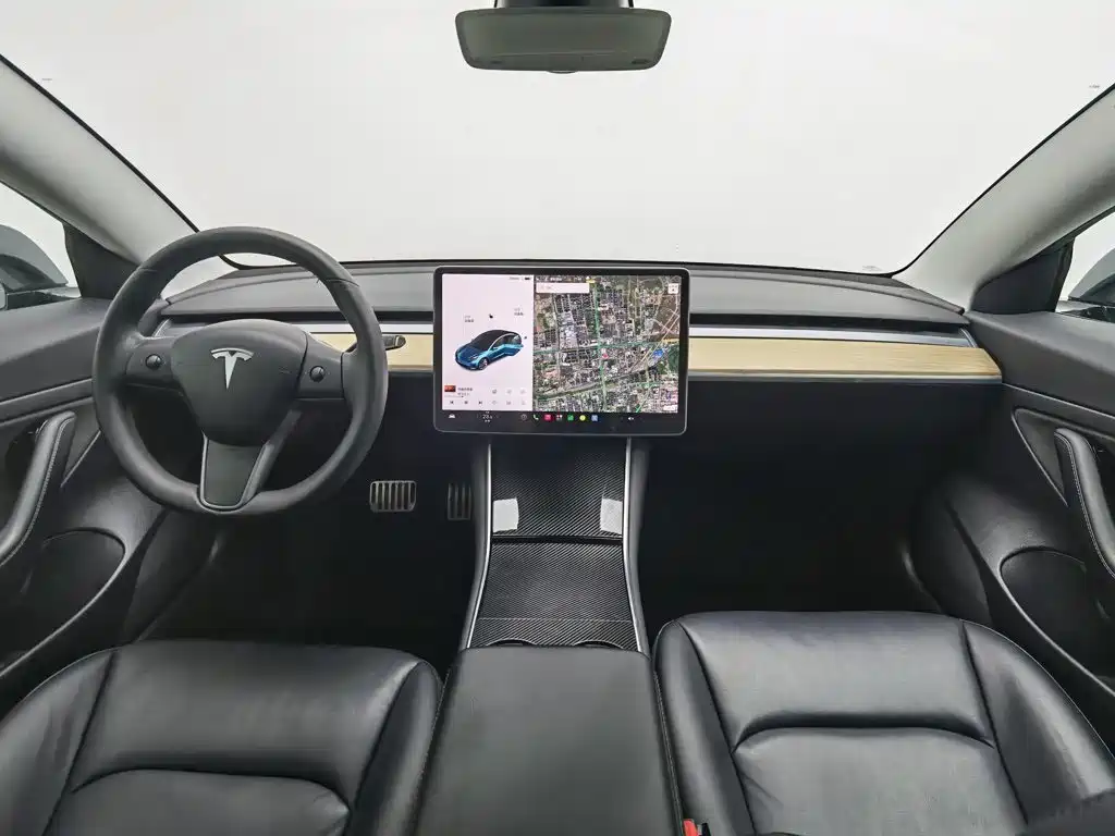 Tesla Model 3 — миниатюра 5