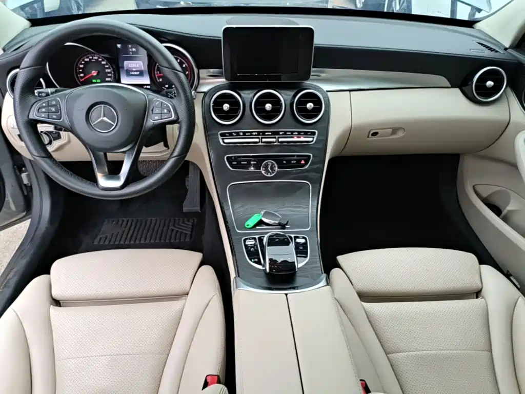 Mercedes-Benz C-Class — миниатюра 13