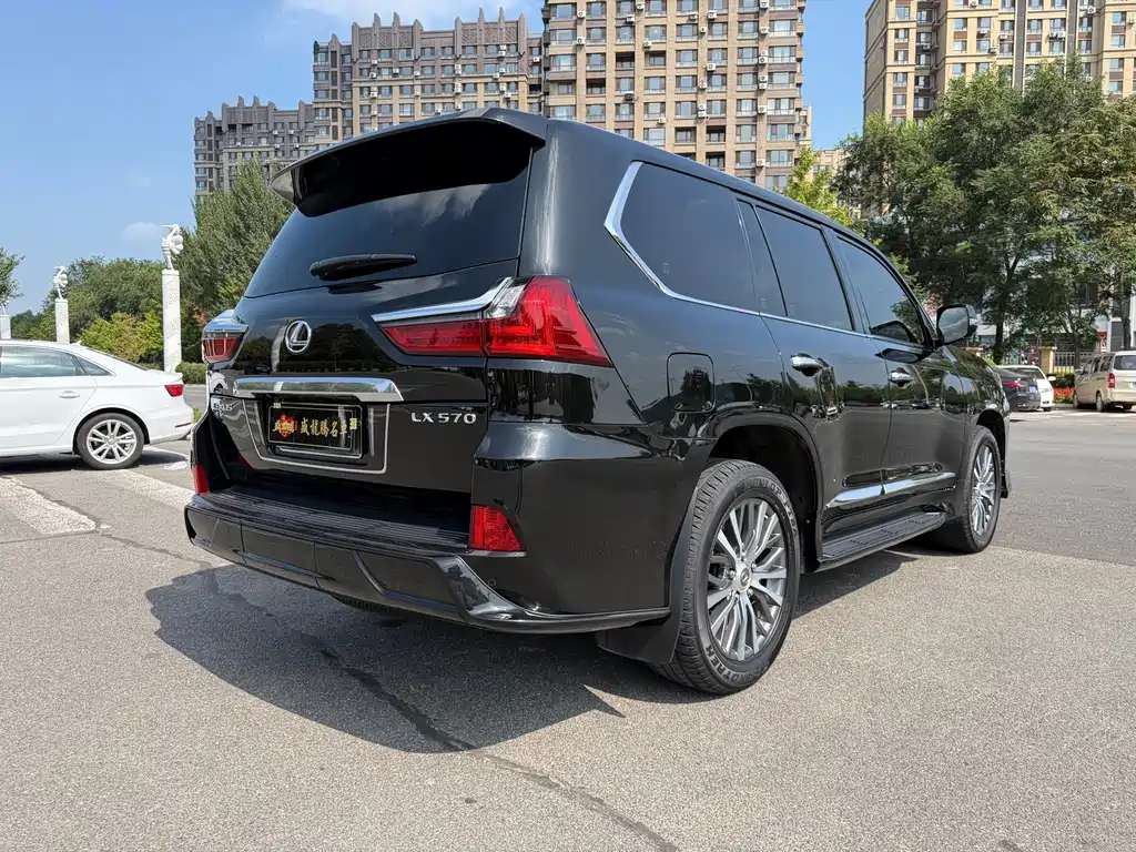 Lexus LX — миниатюра 4