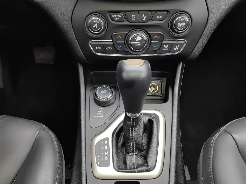 Jeep Cherokee — миниатюра 13