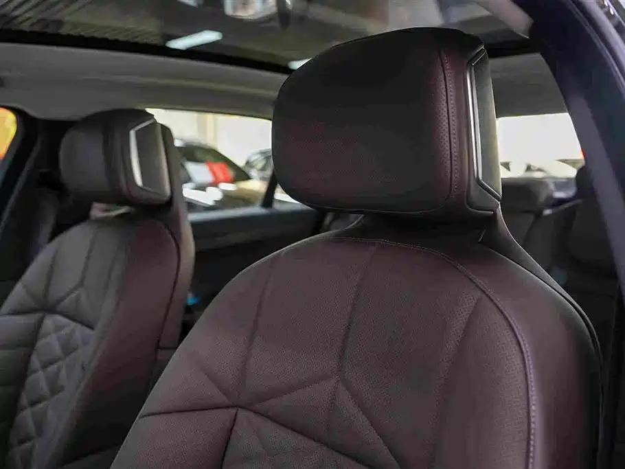 BMW 7 Series — миниатюра 6