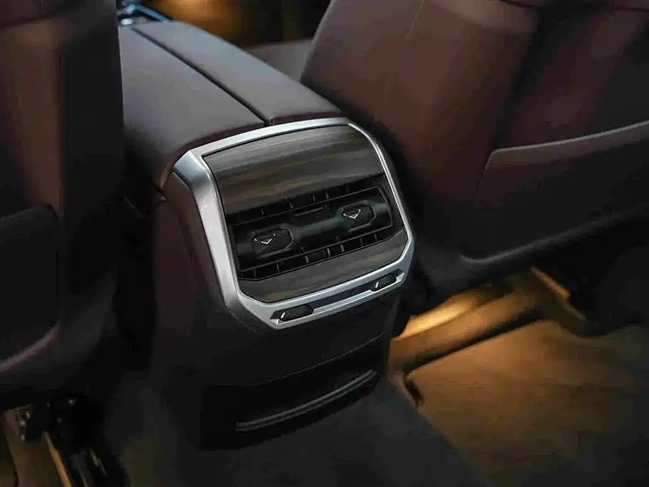 BMW 7 Series — миниатюра 13