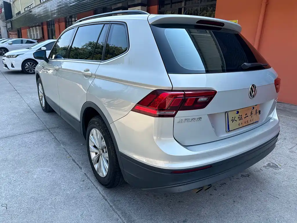 VOLKSWAGEN TIGUAN L
