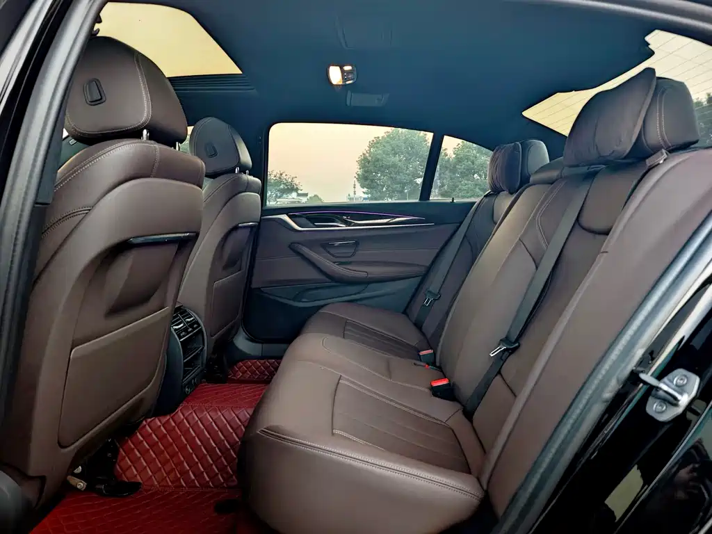 BMW 5 Series — миниатюра 10
