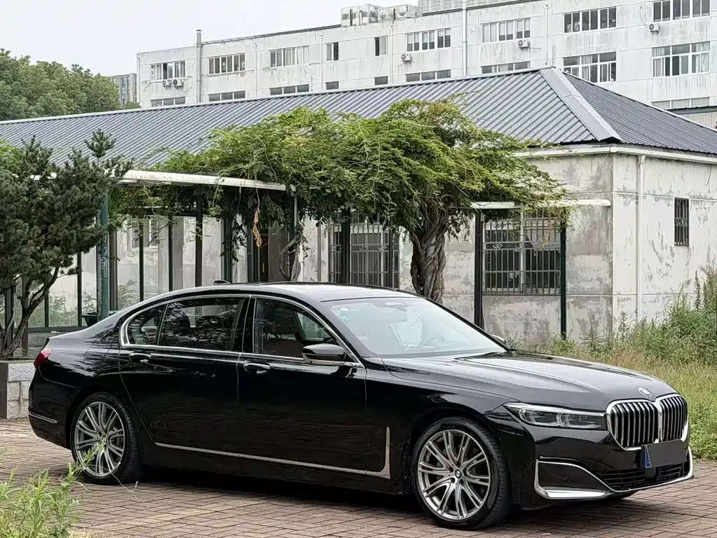 BMW 7 Series — миниатюра 3