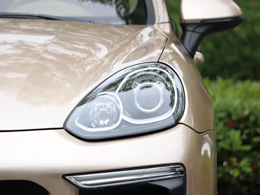 Porsche Cayenne — миниатюра 7