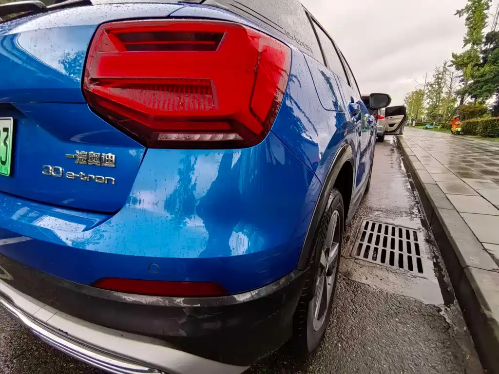 Audi Q2L e-tron — миниатюра 12