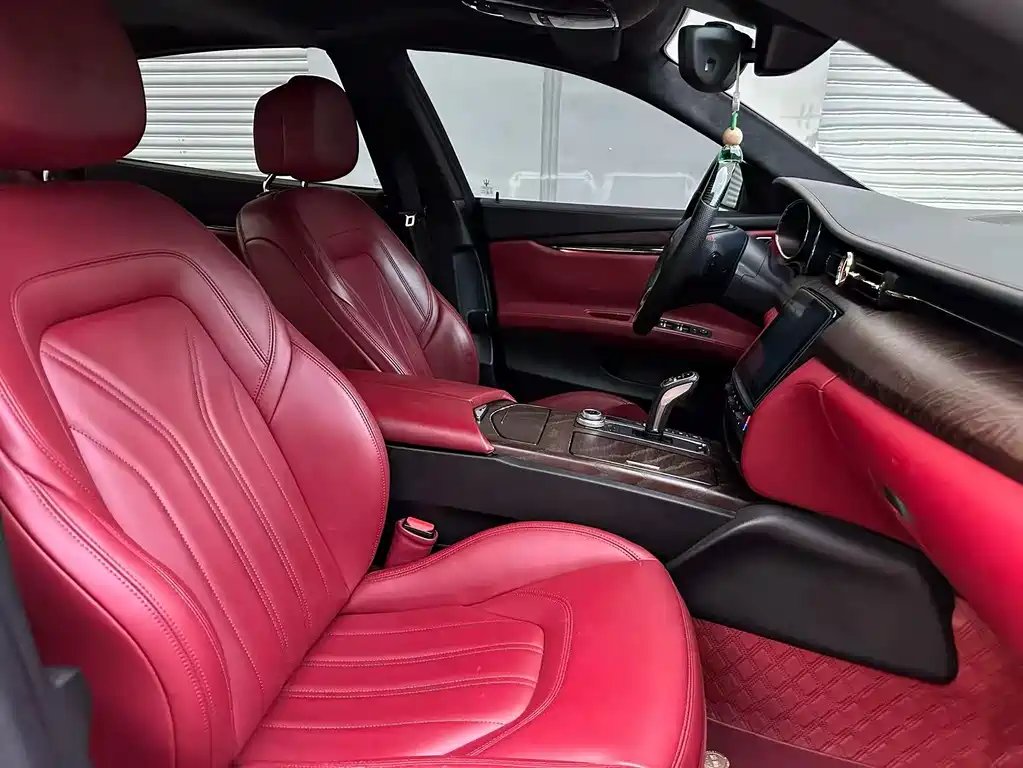 Maserati Quattroporte — миниатюра 5