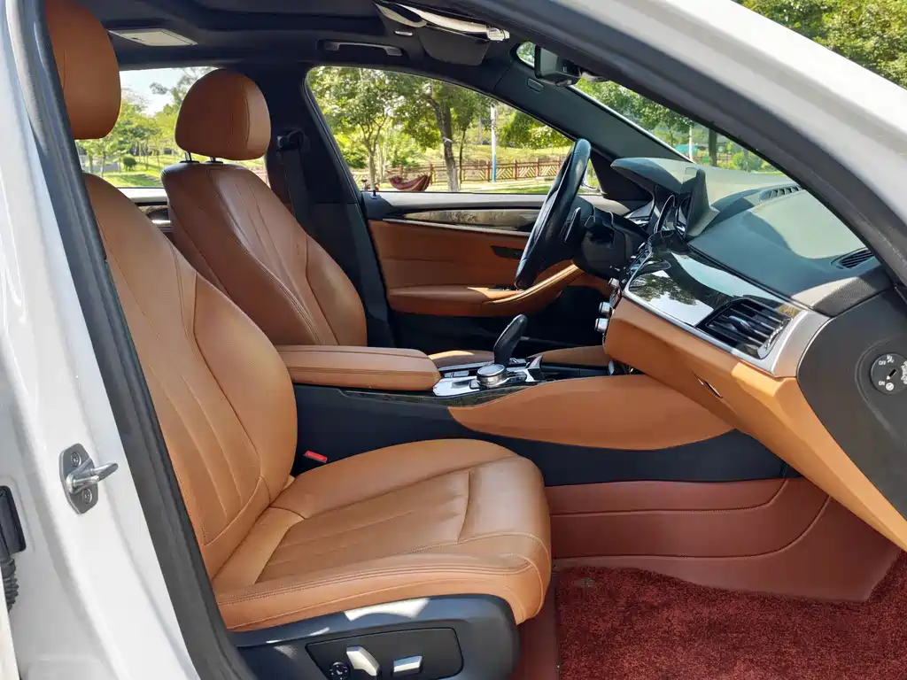BMW 5 Series — миниатюра 7