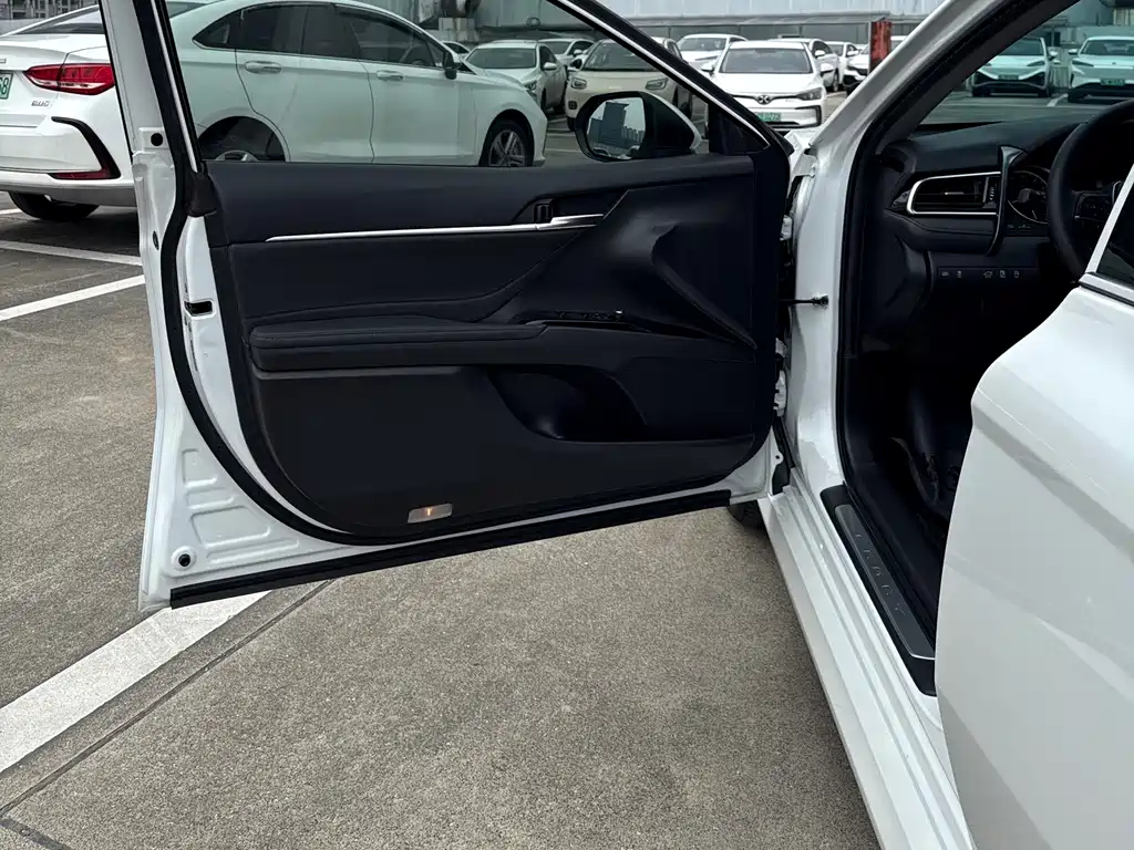 Toyota Camry 2021 2.0G Luxury