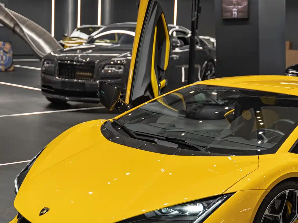 LAMBORGHINI REVUELTO