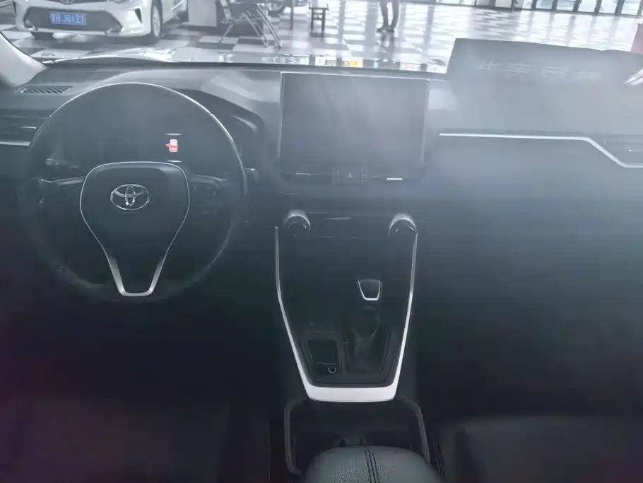 Toyota RAV4 — миниатюра 12