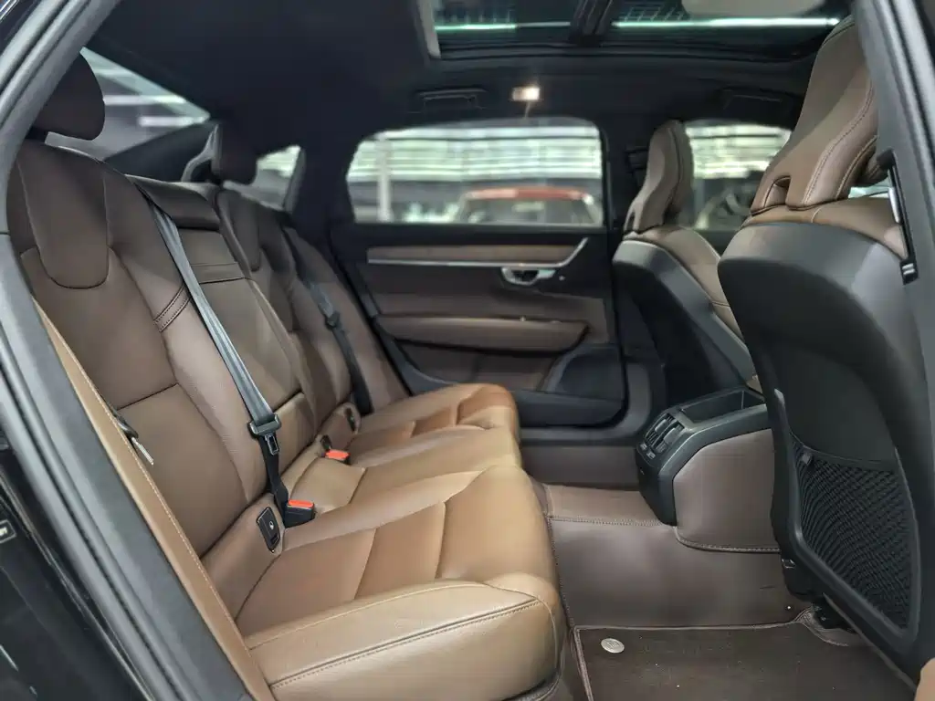 Volvo S90 — миниатюра 16