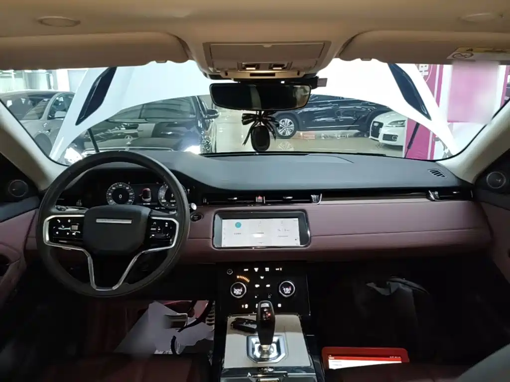 Land Rover Evoque PHEV — миниатюра 10