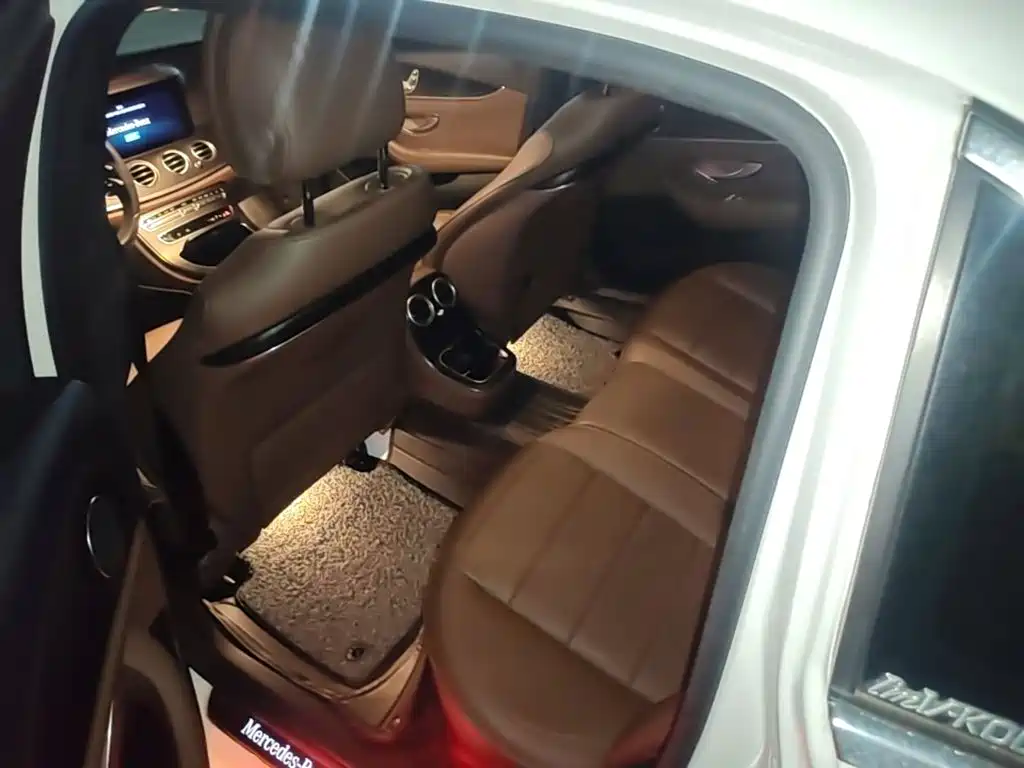 Mercedes-Benz E-Class — миниатюра 22