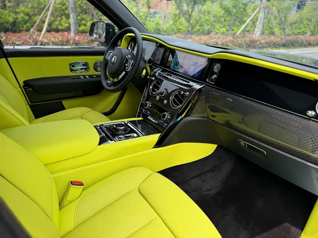Rolls-Royce Cullinan — миниатюра 11