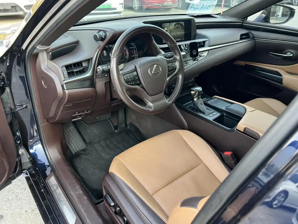 Lexus ES — миниатюра 8
