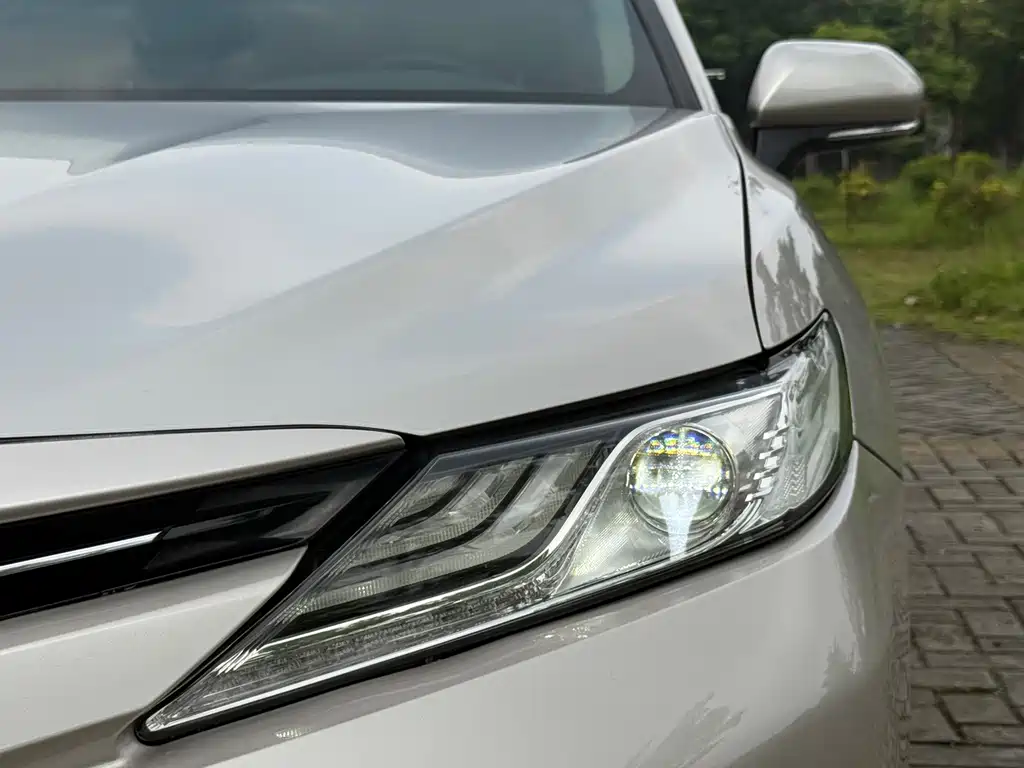 Toyota Camry — миниатюра 12