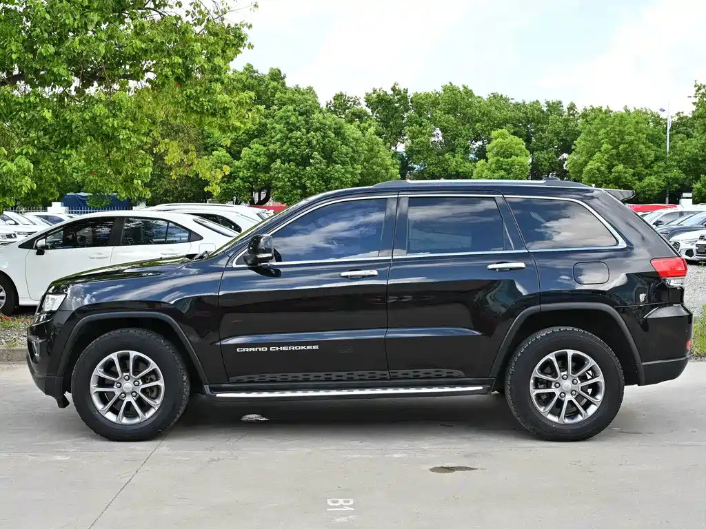 Jeep Grand Cherokee (Import) — миниатюра 2