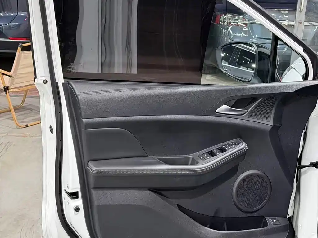 BYD Yuan EV — миниатюра 5