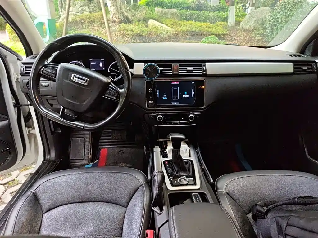 Qoros 3 2016 SUV 1.6T AT