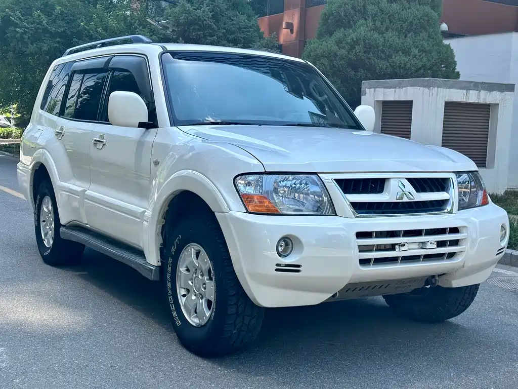 Mitsubishi Pajero — миниатюра 3