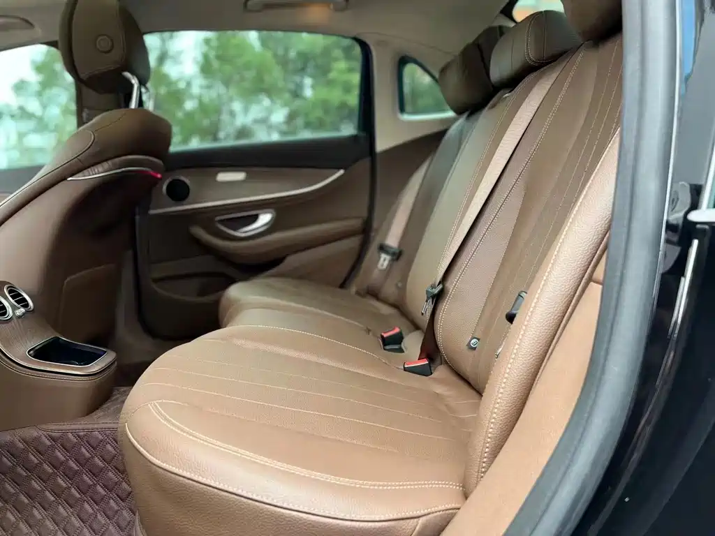 Mercedes-Benz E-Class — миниатюра 6