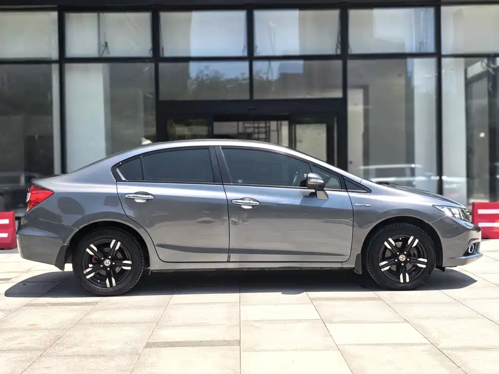Honda Civic 2013 1.8L AT Luxury