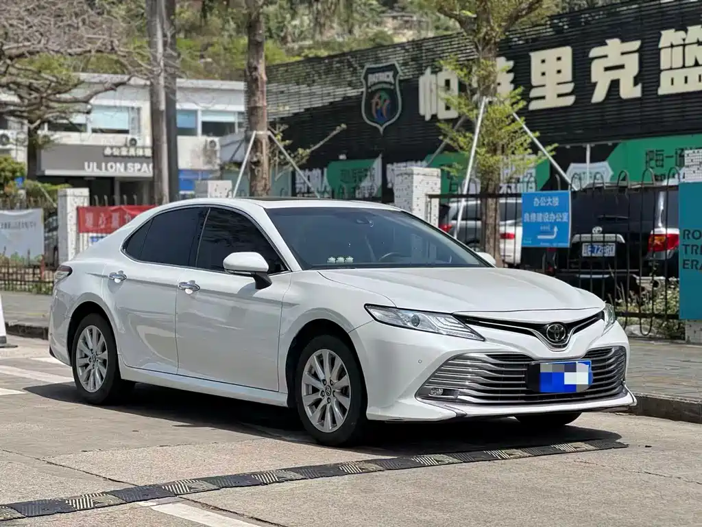 TOYOTA CAMRY